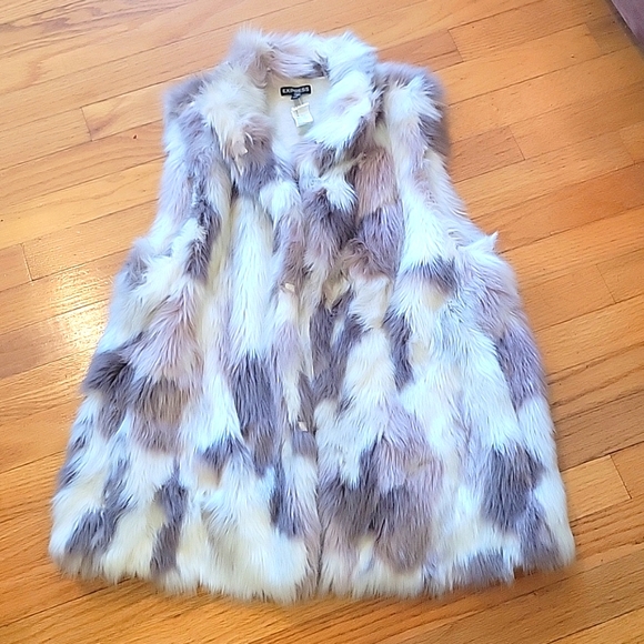 Express Women's faux fur jacket/vest...M/L - Picture 2 of 13